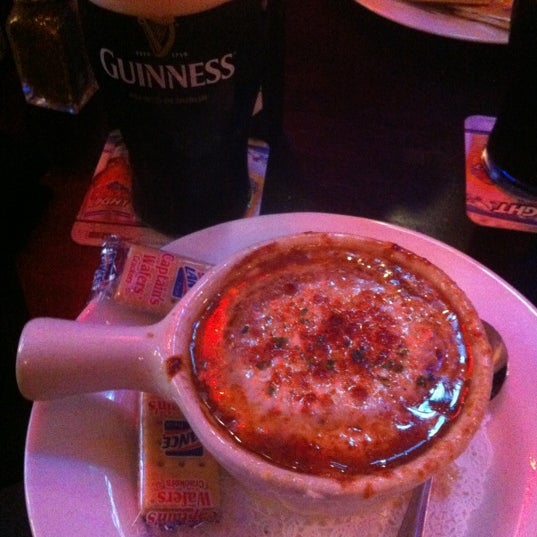 Foto tomada en Liam Fitzpatrick&#39;s Restaurant &amp; Irish Pub  por Lauren U. el 8/5/2012