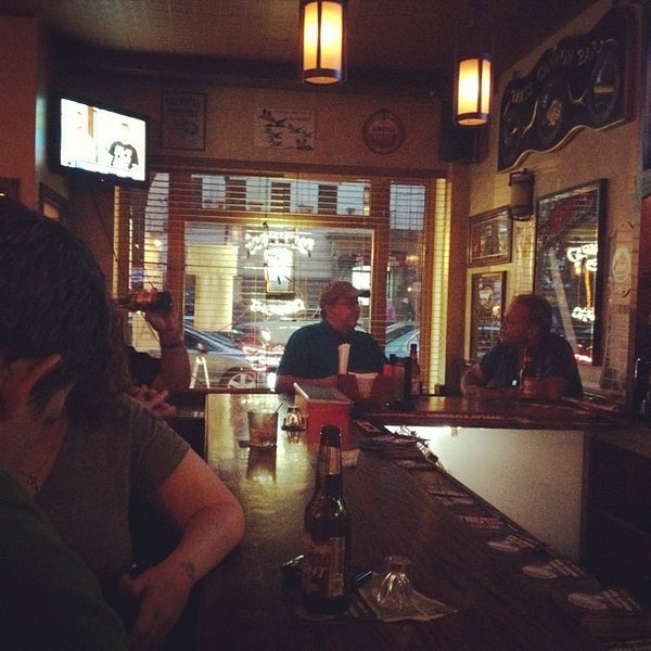 รูปภาพถ่ายที่ Daly&#39;s Pub โดย Randolph H. เมื่อ 7/26/2012