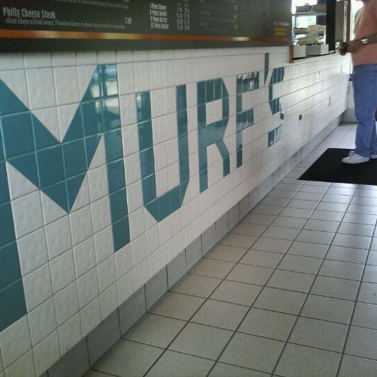 Снимок сделан в MURF&#39;S Frozen Custard and Jumbo Burgers пользователем Garett L. 8/20/2011