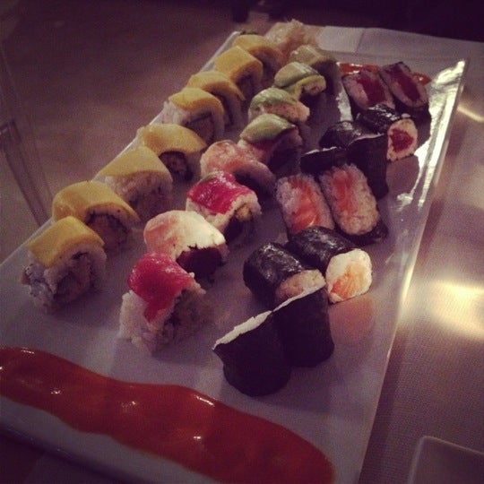 Foto diambil di Bento Sushi Restaurant oleh Antonella L. pada 5/30/2012