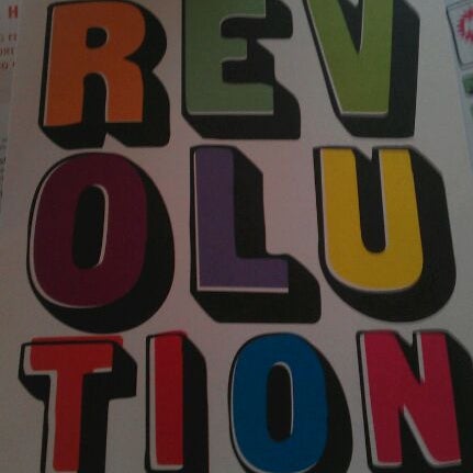 รูปภาพถ่ายที่ Revolution โดย Ray K. เมื่อ 2/11/2012