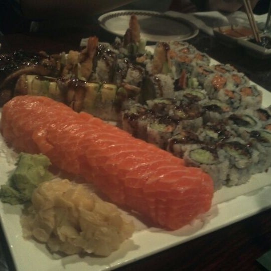 Photo taken at Sushi Kingdom by Kevin Z. on 1/16/2012