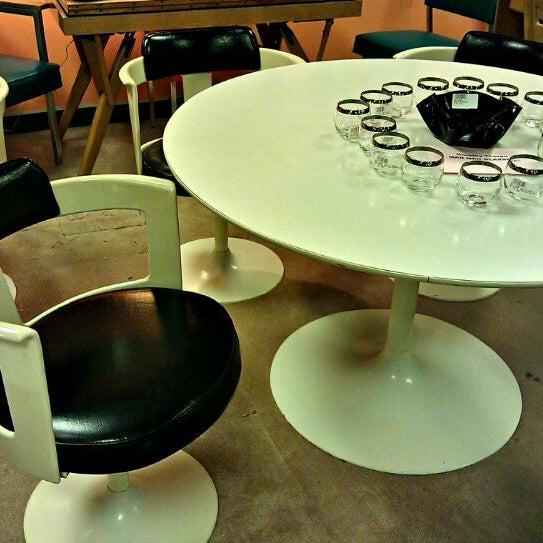 Red Door Consignment Gallery Furniture Home Store In