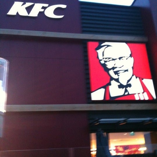Foto tomada en KFC  por Ash A. el 7/18/2011