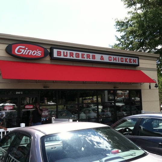 Снимок сделан в Gino&#39;s Burgers &amp; Chicken пользователем Randy L. 8/22/2011