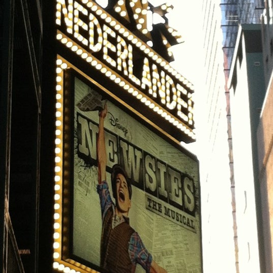 Снимок сделан в Nederlander Theatre пользователем Stephanie R. 6/20/2012