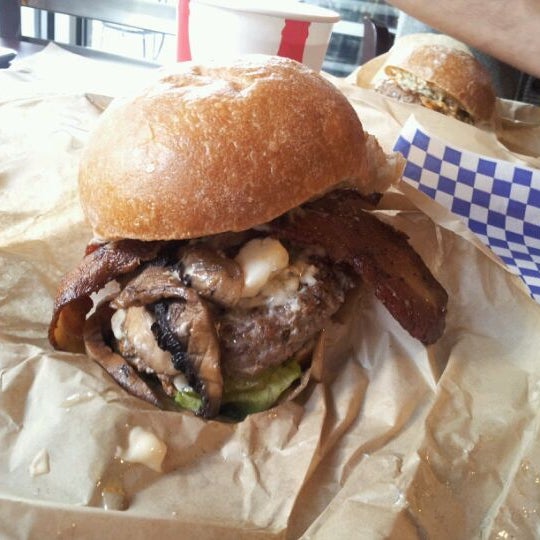 Photo taken at Blue Moon Burgers Fremont by Marcus M. on 11/1/2011