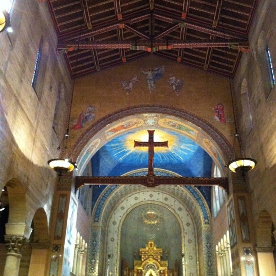 Foto tomada en St. John&#39;s Cathedral  por Katrin el 4/15/2012