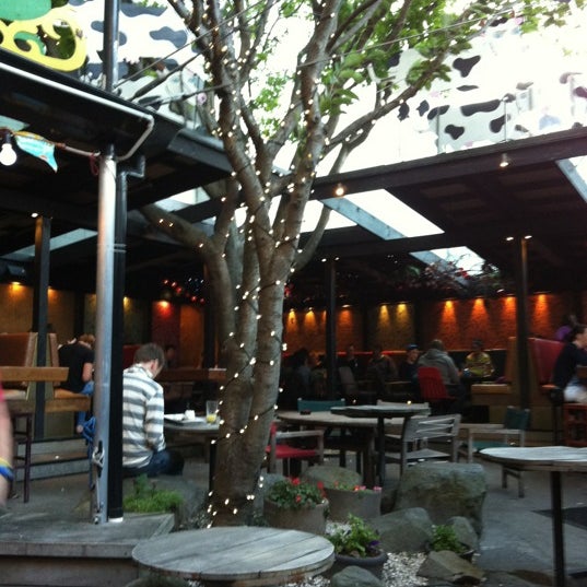 Photo taken at Southern Cross Garden Bar Restaurant by James on 1/14/2012
