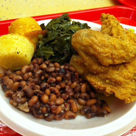 Foto scattata a Paschal&#39;s Southern Cuisine da Joel S. il 8/26/2011