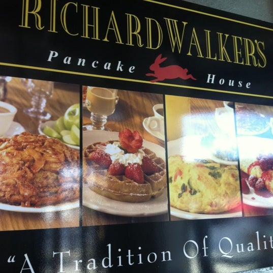 Foto tomada en Richard Walker&#39;s Pancake House  por Jim el 6/10/2012