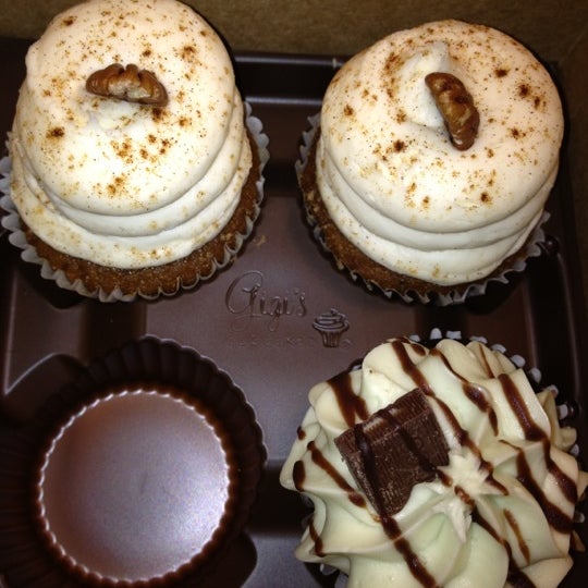 Das Foto wurde bei Gigi&#39;s Cupcakes von Jonathan C. am 3/3/2012 aufgenommen