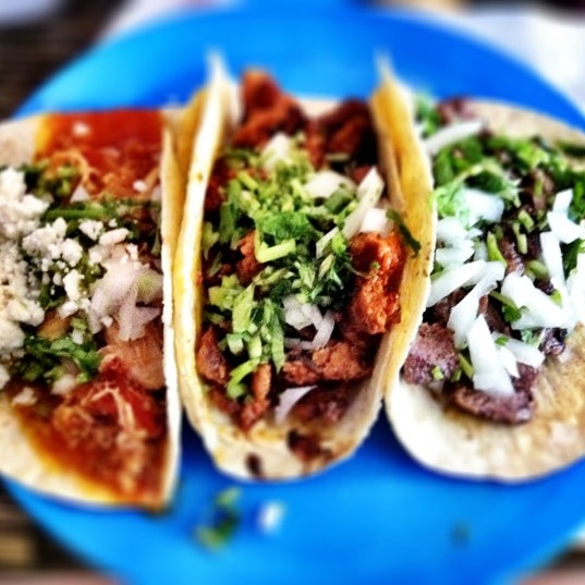 Снимок сделан в La Lucha - Tacos &amp; Boutique пользователем Nikki C. 9/10/2011