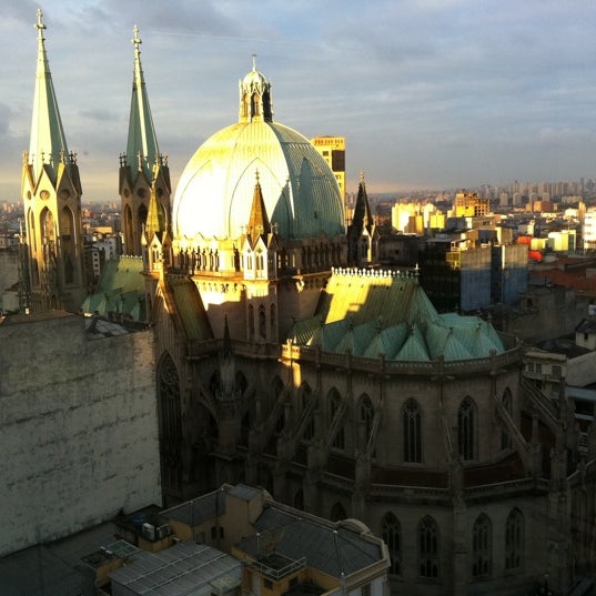 Ver a vista da catedral da Sé sob o crepusculo matutino é a coisa mais linda da cidade!