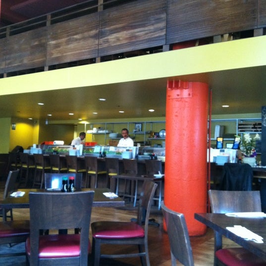 3/30/2012 tarihinde Kate H.ziyaretçi tarafından Sakura Restaurant &amp; Sushi Bar'de çekilen fotoğraf