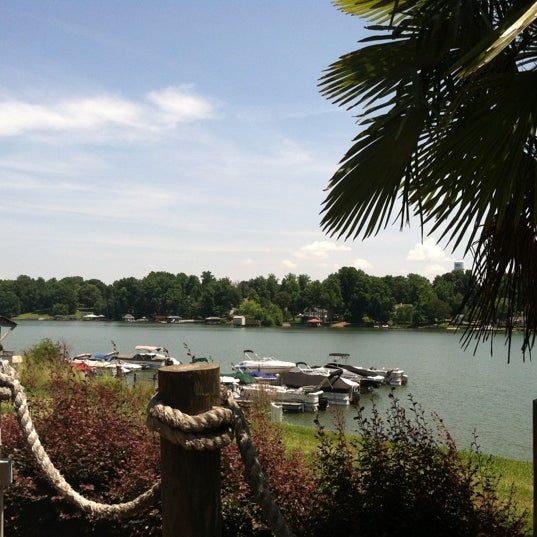5/31/2012にTabitha F.がEddie&#39;s on Lake Normanで撮った写真