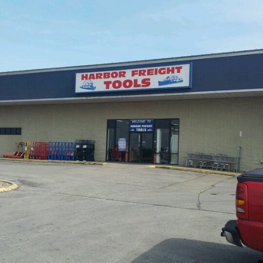 Harbor Freight Tools Hardware Store in Des Moines