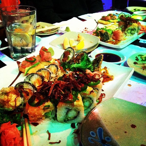 Foto diambil di Tokyo Delve&#39;s Sushi Bar oleh Evan A. pada 1/31/2012