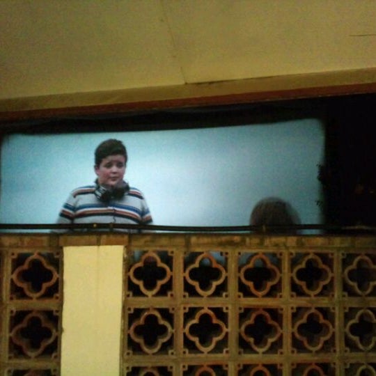 รูปภาพถ่ายที่ Cinema Los Vergeles โดย Taleq s. เมื่อ 8/22/2011
