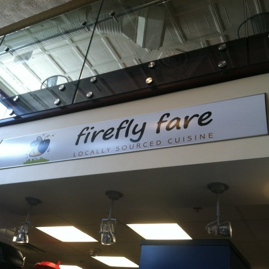 รูปภาพถ่ายที่ Firefly Fare โดย Sarah P. เมื่อ 11/20/2011