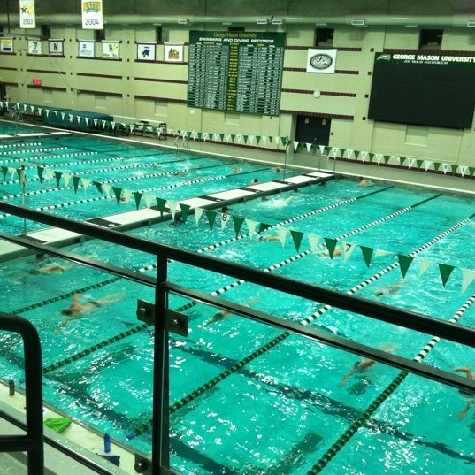 รูปภาพถ่ายที่ Aquatic and Fitness Center โดย David Y. เมื่อ 9/10/2011