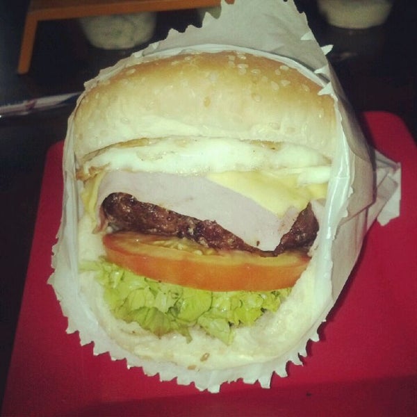 Foto tirada no(a) Willy&#39;s Authentic Burger por Leonardo C. em 5/9/2012