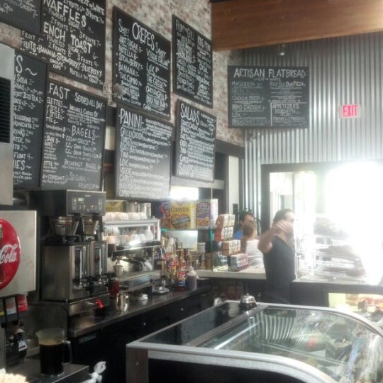 8/25/2012 tarihinde Miles M.ziyaretçi tarafından Crave Cafe'de çekilen fotoğraf