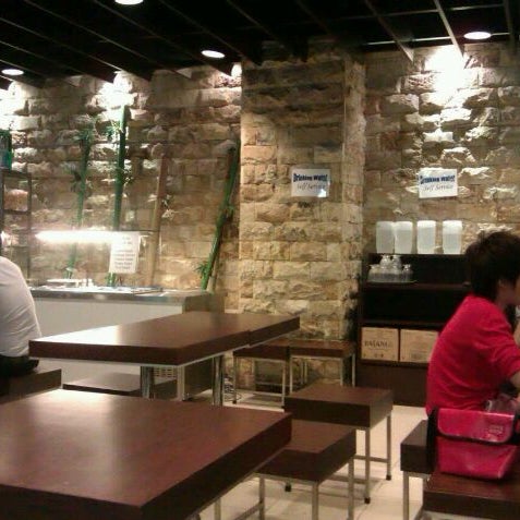 6/23/2011 tarihinde Celine W.ziyaretçi tarafından Nalan Restaurant'de çekilen fotoğraf