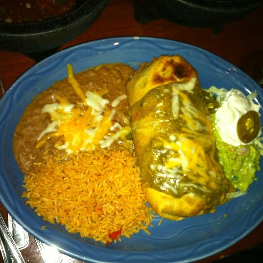 รูปภาพถ่ายที่ Guadalajara Fiesta Grill โดย Walter T. เมื่อ 12/5/2011