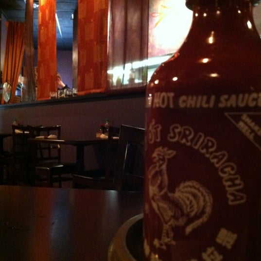 รูปภาพถ่ายที่ GingeRootz Asian Grille โดย David S. เมื่อ 5/26/2012