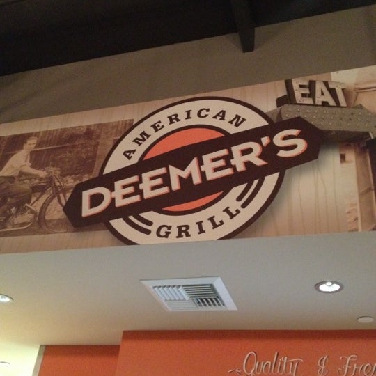 12/14/2011 tarihinde Tom S.ziyaretçi tarafından Deemer&#39;s American Grill'de çekilen fotoğraf
