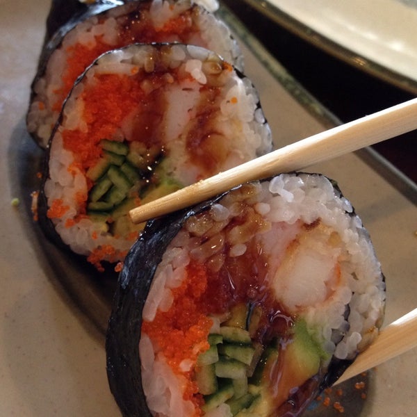 Снимок сделан в Sakura Japanese Steak, Seafood House &amp; Sushi Bar пользователем Dion H. 7/25/2012