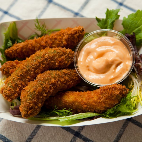 Snap Food Truck is serving Hudson Valley beef chili and delicious avocado fries with chipotle mayo.