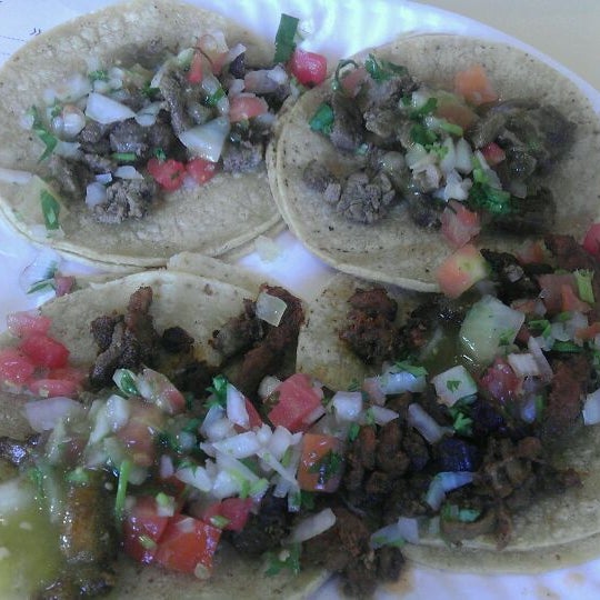 Photo taken at Tacos Uruapan by David C. on 10/18/2011