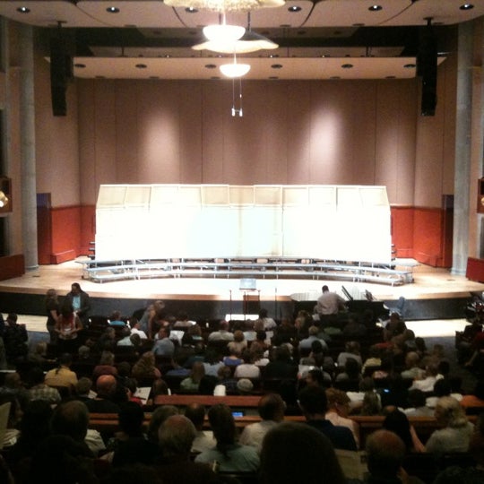 Das Foto wurde bei Newman Center for the Performing Arts at DU von Ed M. am 7/2/2012 aufgenommen