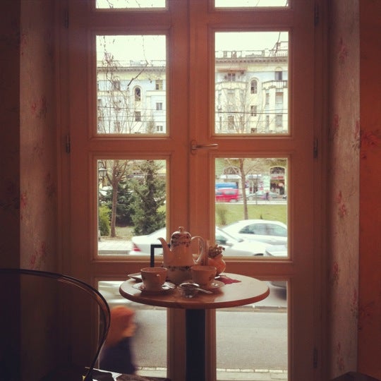 Photo prise au The Tea Room Tirana par Marli T. le1/24/2012