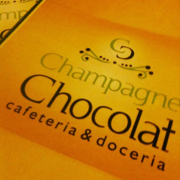 Photo taken at Champagne Chocolat Cafeteria &amp; Doceria by Claudio F. on 12/2/2011