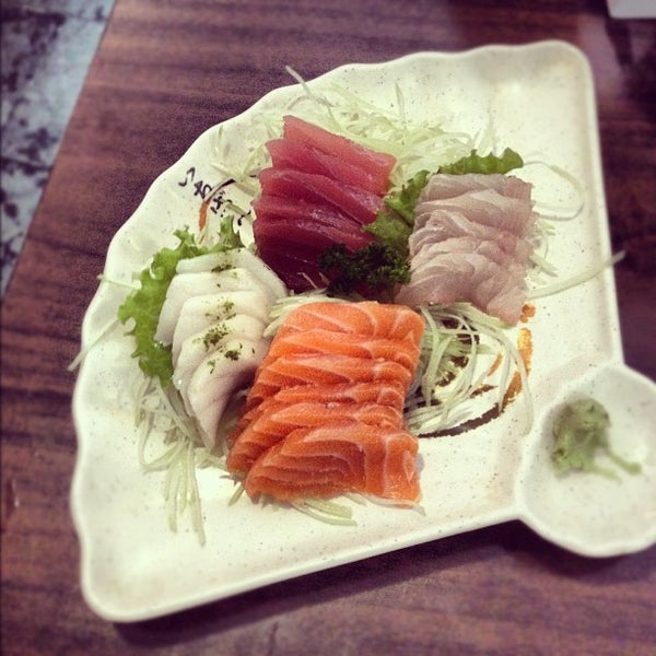 Снимок сделан в Restaurante Sushi Tori | 鳥 пользователем MARCO P. 5/22/2012