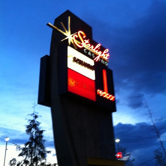 รูปภาพถ่ายที่ Starlight Casino โดย Emman เมื่อ 4/14/2011