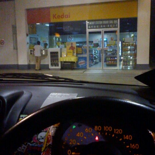 Photo taken at Shell by Oc® p. on 11/8/2011