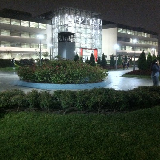 Photo taken at Universidad de Lima by Davi R. on 6/27/2011