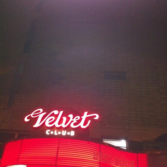 Photo taken at Velvet Club by Bernardo Augusto P. on 7/17/2011