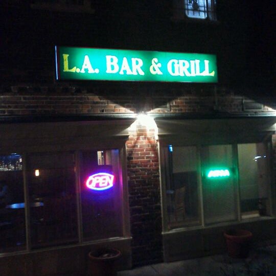 1/27/2012에 Leslie A.님이 L.A. Bar &amp; Grill에서 찍은 사진