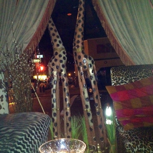 Foto tirada no(a) Delia&#39;s Lounge &amp; Restaurant por Christine R. em 6/29/2012
