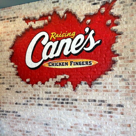 Снимок сделан в Raising Cane&#39;s Chicken Fingers пользователем Michael M. 3/17/2012