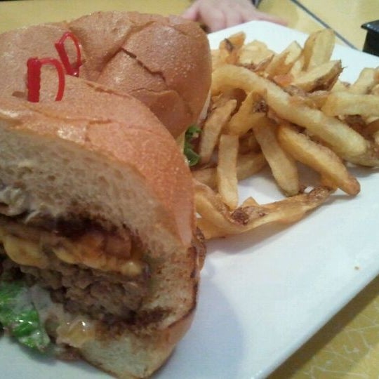 Foto tirada no(a) Burger Heaven por vankou em 11/21/2011