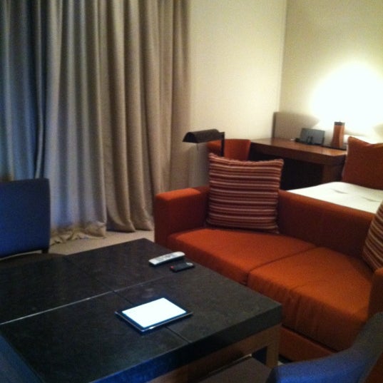 Foto diambil di Milan Suite Hotel oleh Ali Umut Y. pada 8/1/2012