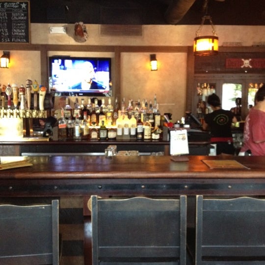 Foto scattata a Rum Barrel Bar &amp; Grill da Ashley S. il 5/25/2012
