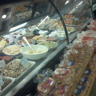 Photo taken at Guido&#39;s Fresh Marketplace by Peter W. on 8/31/2011
