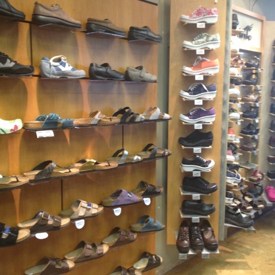 7/21/2012にKristal K.がDardano&#39;s Shoesで撮った写真